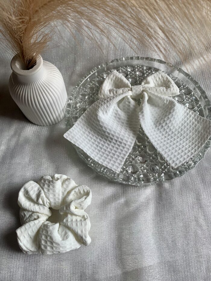Conjunto Laço + Scrunchie Waffle Creme